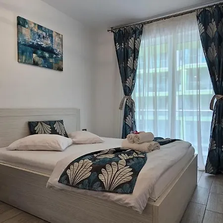 Azizi Beachfront & Piscina Sauna Gym Jacuzzi * Năvodari