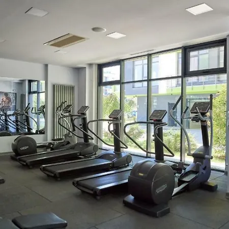 Διαμέρισμα Azizi Beachfront & Piscina Sauna Gym Jacuzzi *