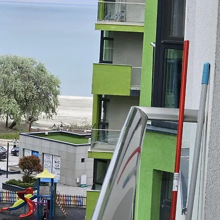 Azizi Beachfront & Piscina Sauna Gym Jacuzzi Năvodari