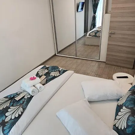 Azizi Beachfront & Piscina Sauna Gym Jacuzzi Apartman