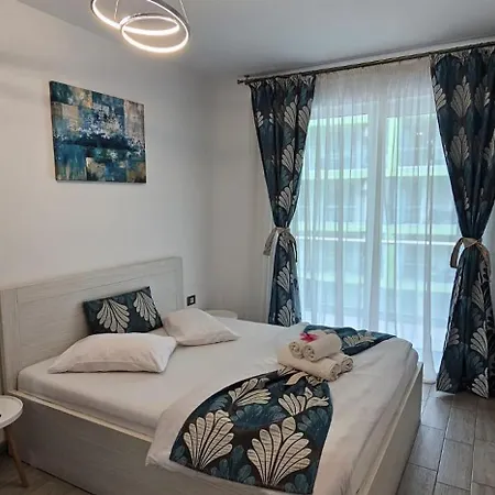 Διαμέρισμα Azizi Beachfront & Piscina Sauna Gym Jacuzzi