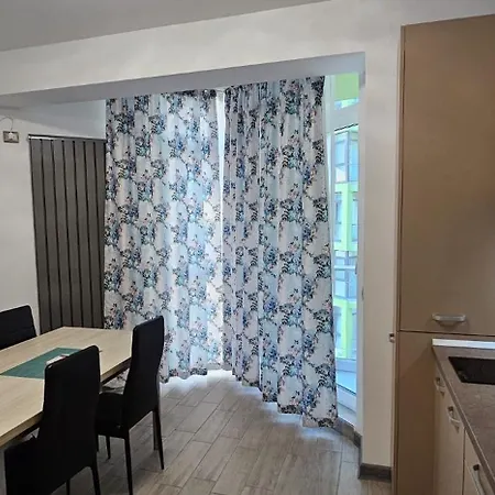 Διαμέρισμα Azizi Beachfront & Piscina Sauna Gym Jacuzzi Năvodari