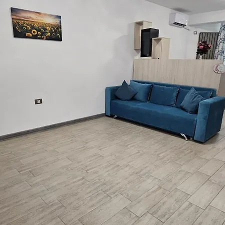 Azizi Beachfront & Piscina Sauna Gym Jacuzzi Năvodari