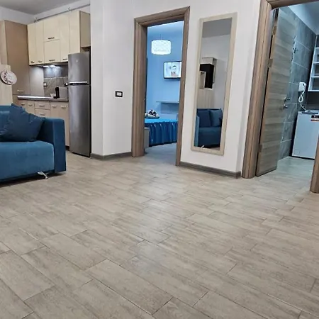 Azizi Beachfront & Piscina Sauna Gym Jacuzzi *