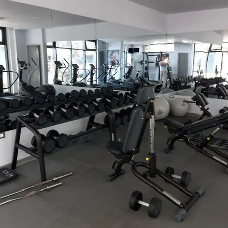 Azizi Beachfront & Piscina Sauna Gym Jacuzzi Apartman Năvodari