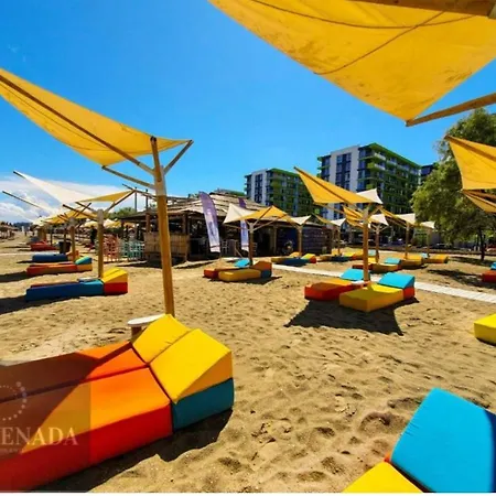 Azizi Beachfront & Piscina Sauna Gym Jacuzzi Apartman *