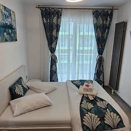 Azizi Beachfront & Piscina Sauna Gym Jacuzzi * Năvodari