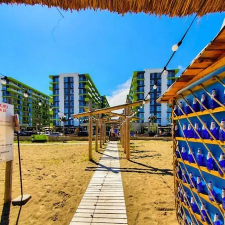 Azizi Beachfront & Piscina Sauna Gym Jacuzzi Apartman *