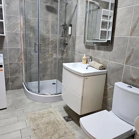 Azizi Beachfront & Piscina Sauna Gym Jacuzzi * Năvodari